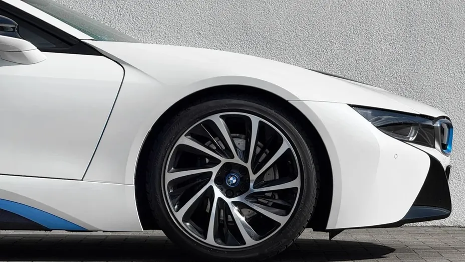 BMW i8 -