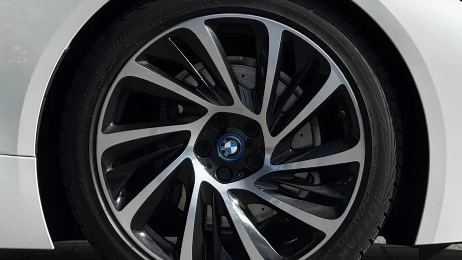 BMW i8 -