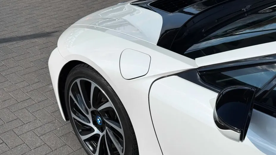 BMW i8 -