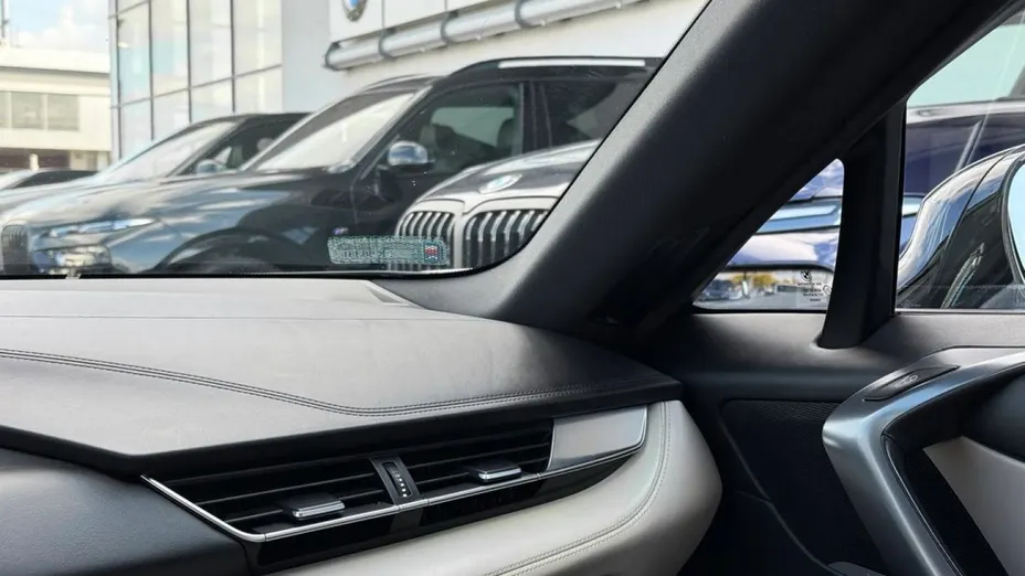 BMW i8 -