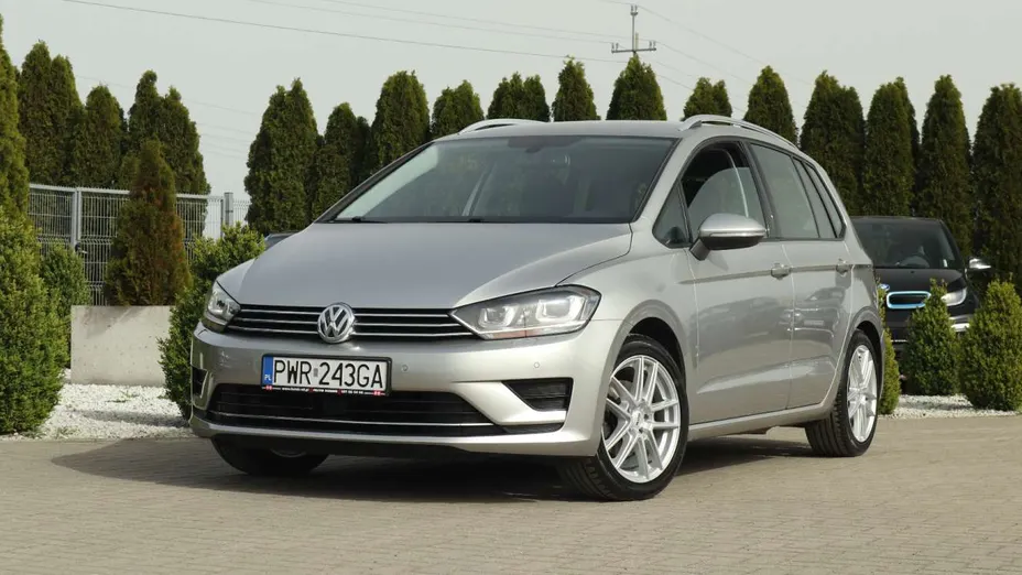 VOLKSWAGEN Golf Sportsvan -