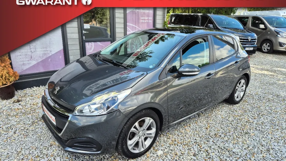 PEUGEOT 208 -