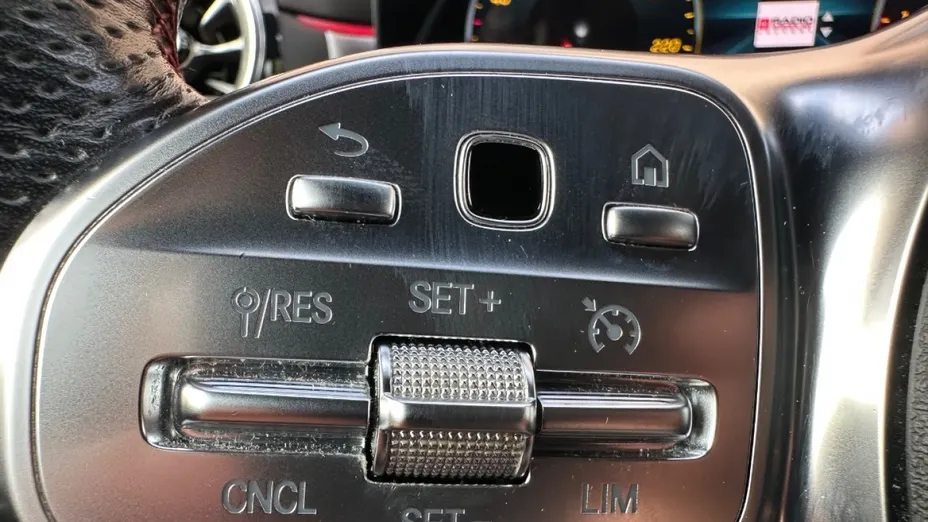 MERCEDES-BENZ CLA -