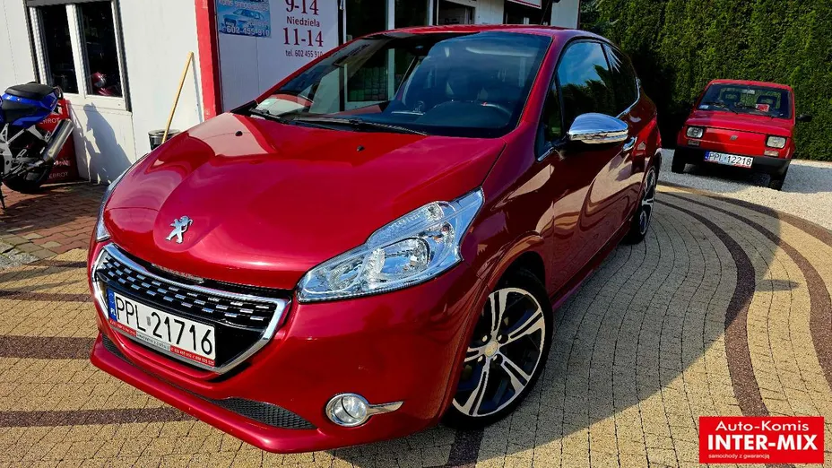 PEUGEOT 208 -