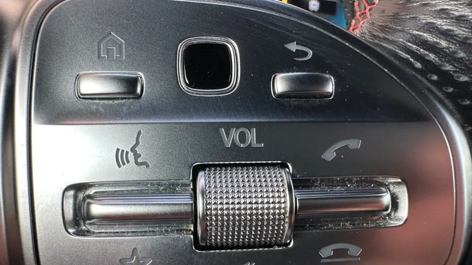MERCEDES-BENZ CLA -