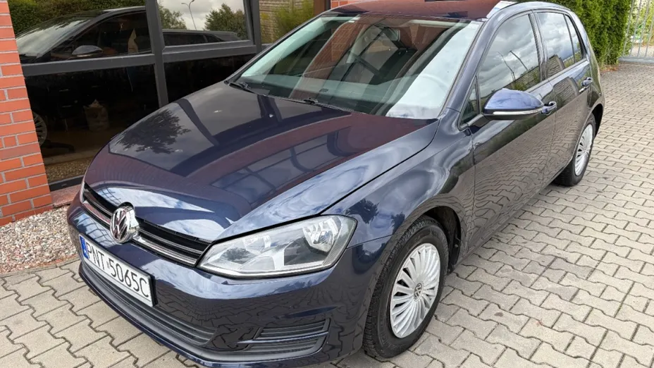 VOLKSWAGEN Golf -