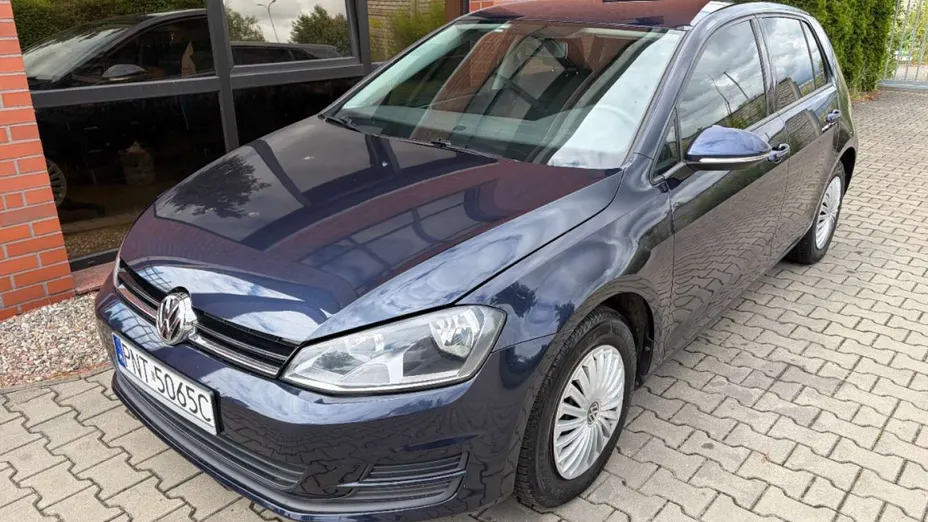 VOLKSWAGEN Golf -