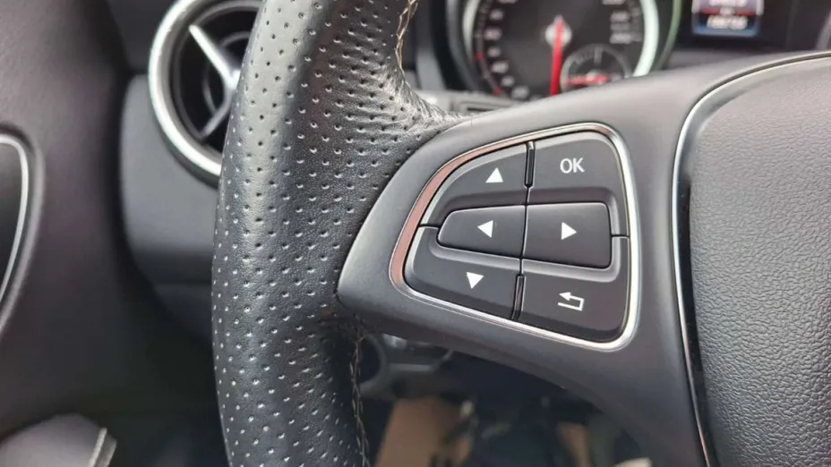 MERCEDES-BENZ CLA -