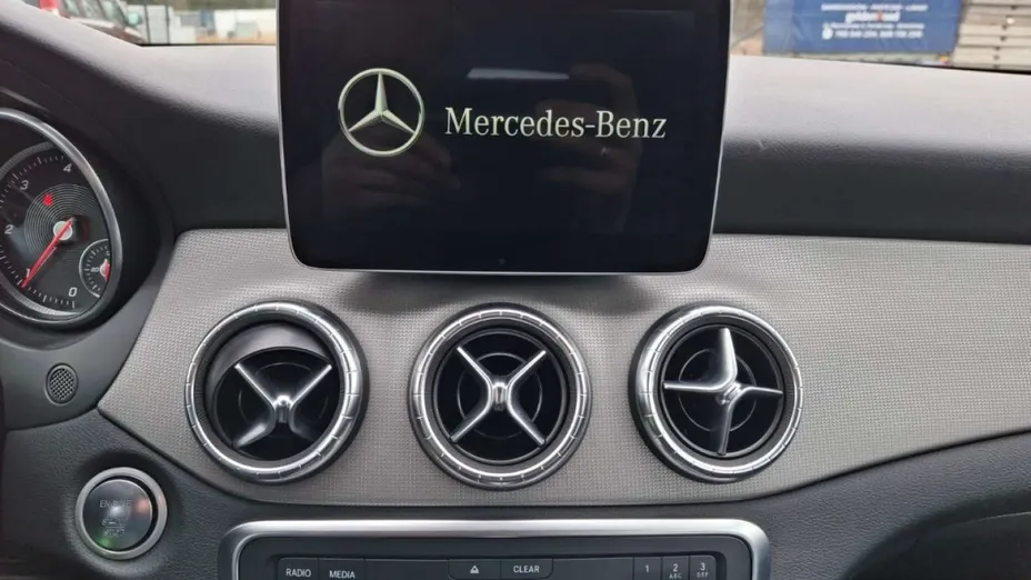 MERCEDES-BENZ CLA -