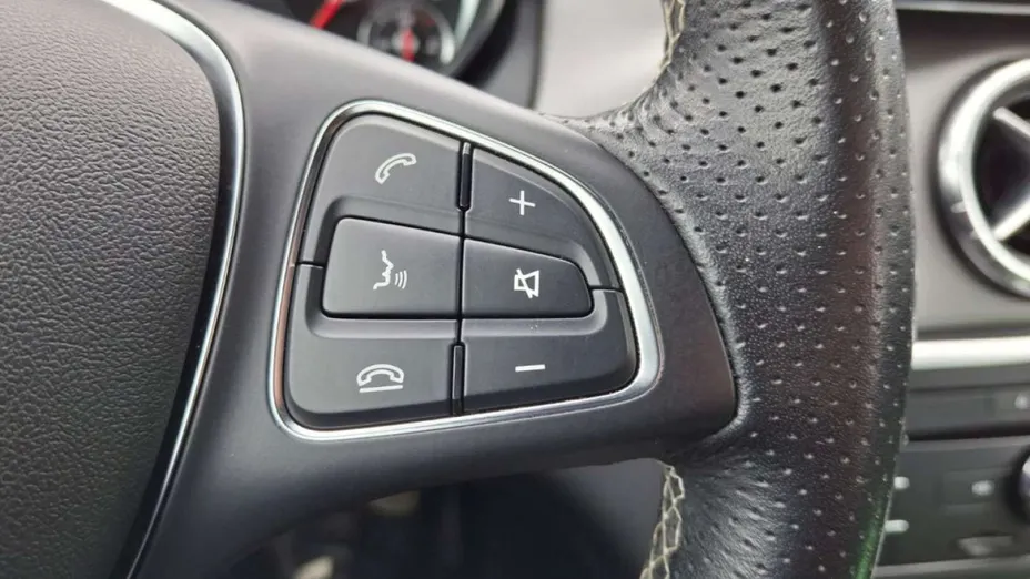 MERCEDES-BENZ CLA -