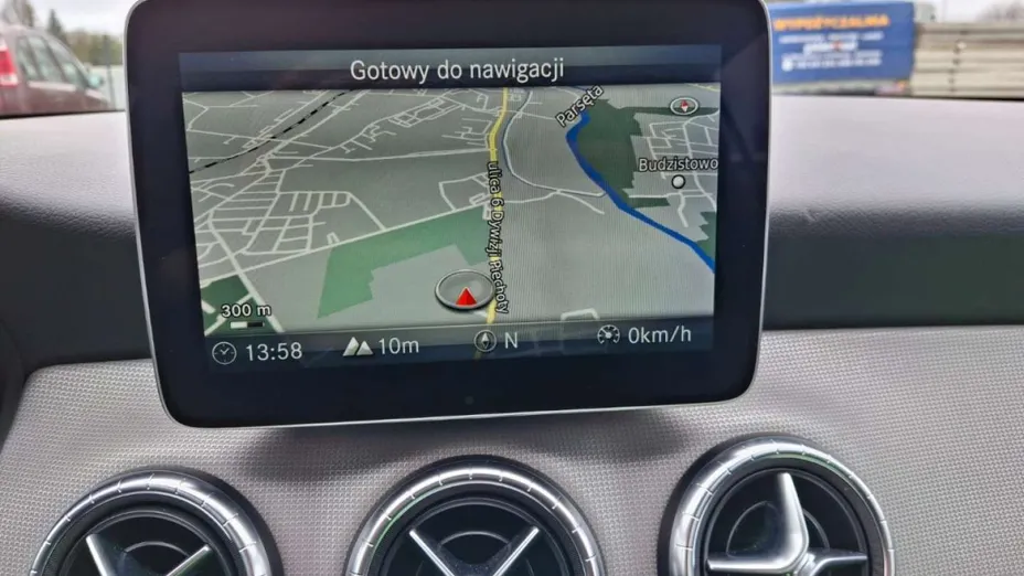 MERCEDES-BENZ CLA -