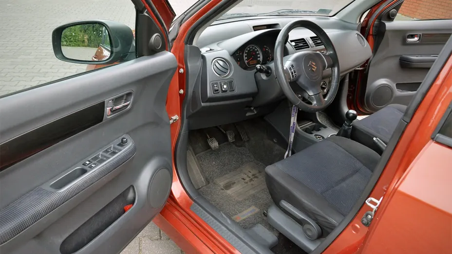 SUZUKI Swift -