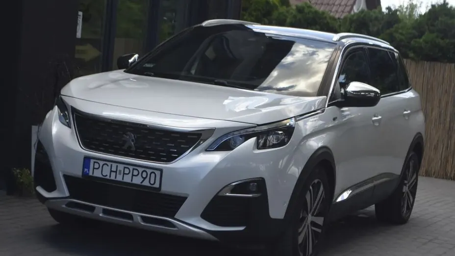 PEUGEOT 5008 -