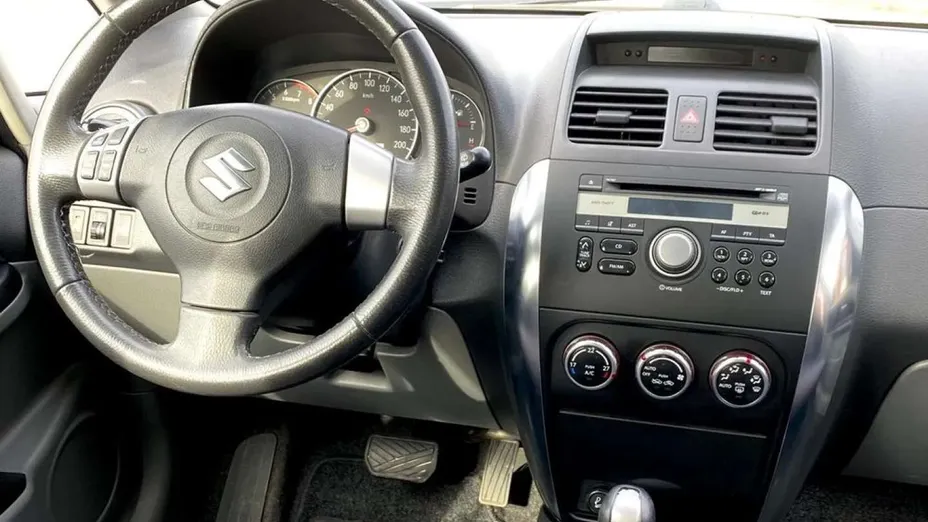 SUZUKI SX4 -