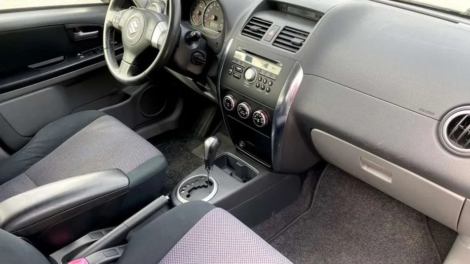 SUZUKI SX4 -