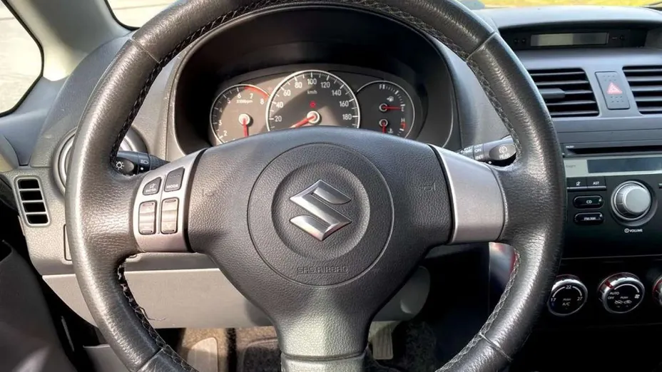 SUZUKI SX4 -