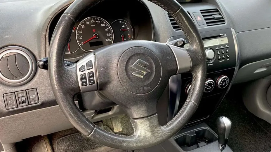 SUZUKI SX4 -