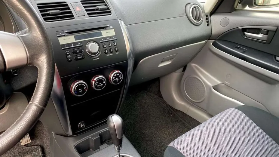 SUZUKI SX4 -
