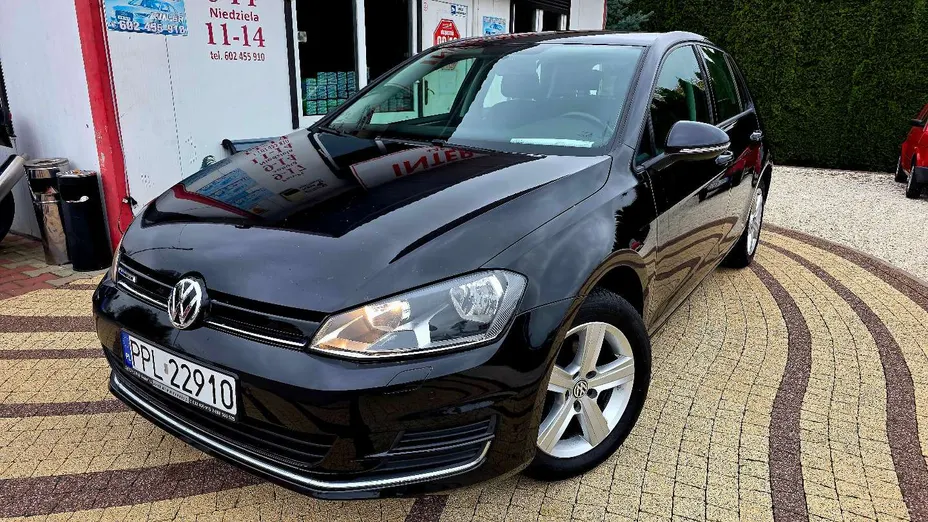 VOLKSWAGEN Golf -
