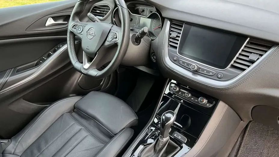 OPEL Grandland X -