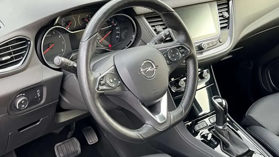 OPEL Grandland X -