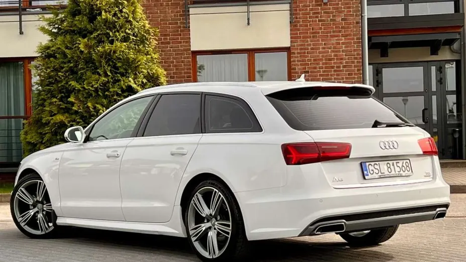 AUDI A6 -