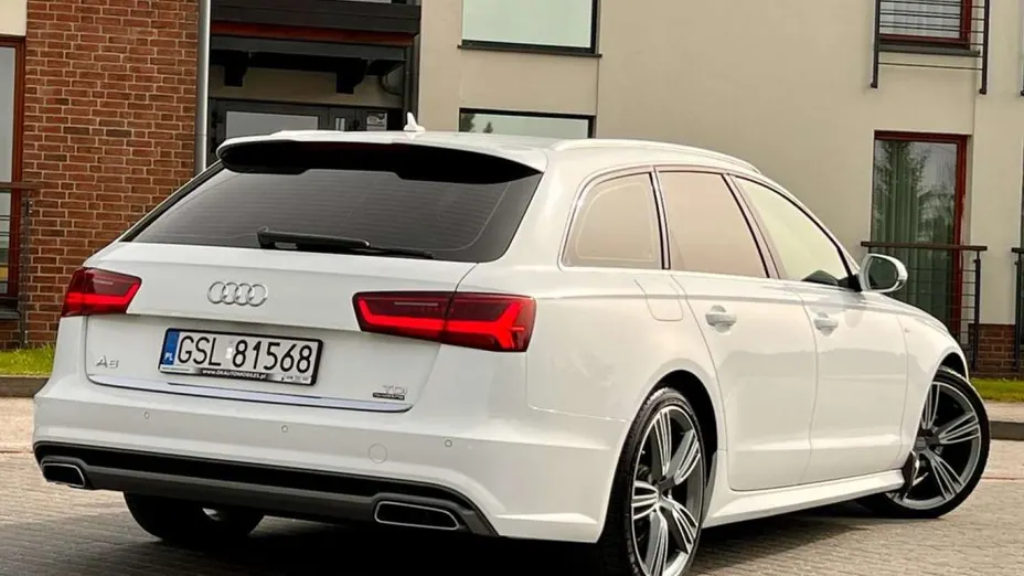 AUDI A6 -