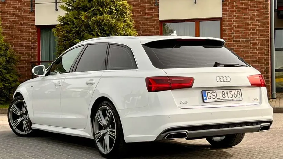 AUDI A6 -