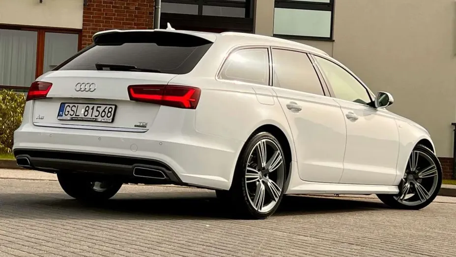 AUDI A6 -
