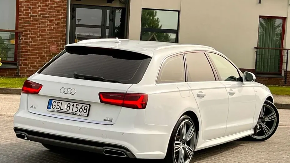 AUDI A6 -