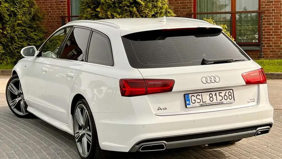 AUDI A6 -