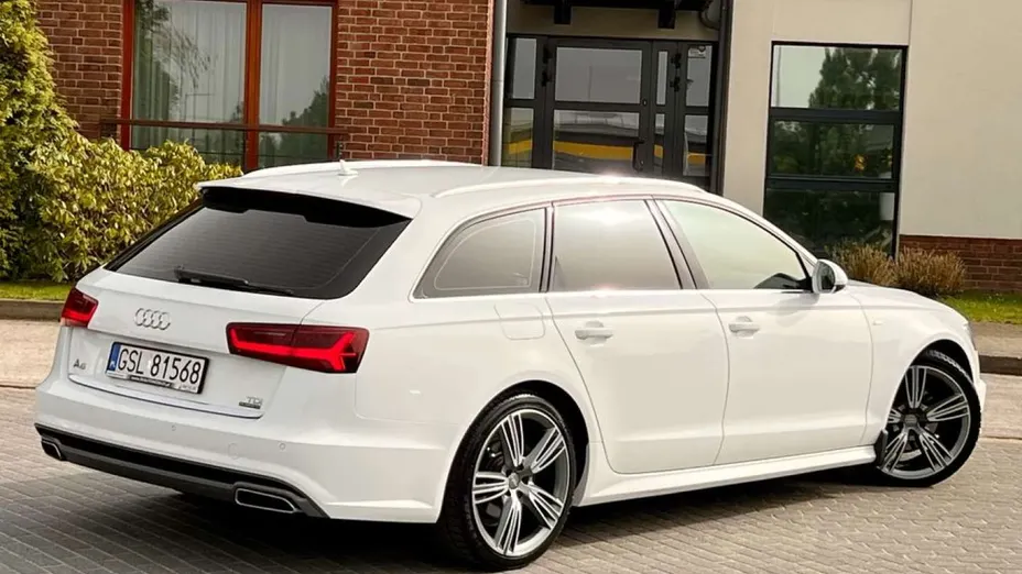 AUDI A6 -