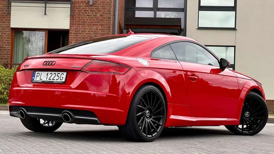 AUDI TT -