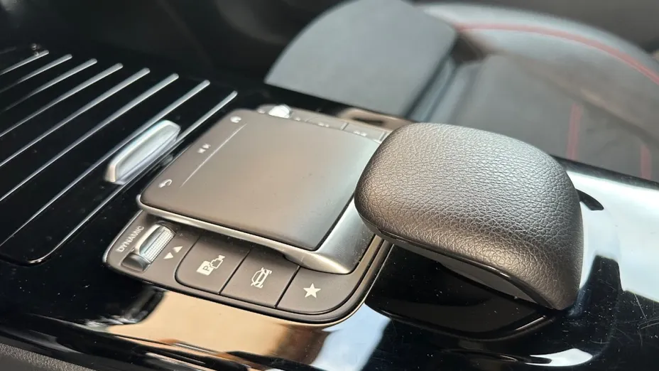 MERCEDES-BENZ CLA -