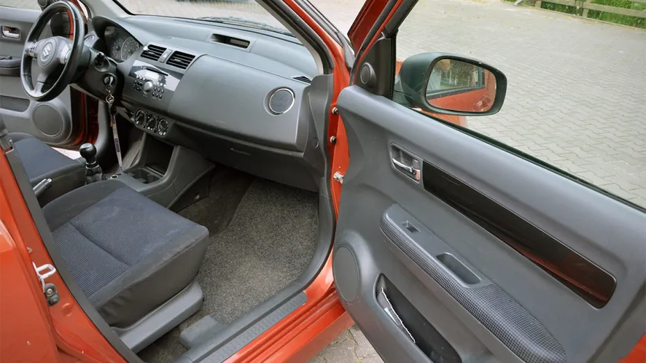 SUZUKI Swift -