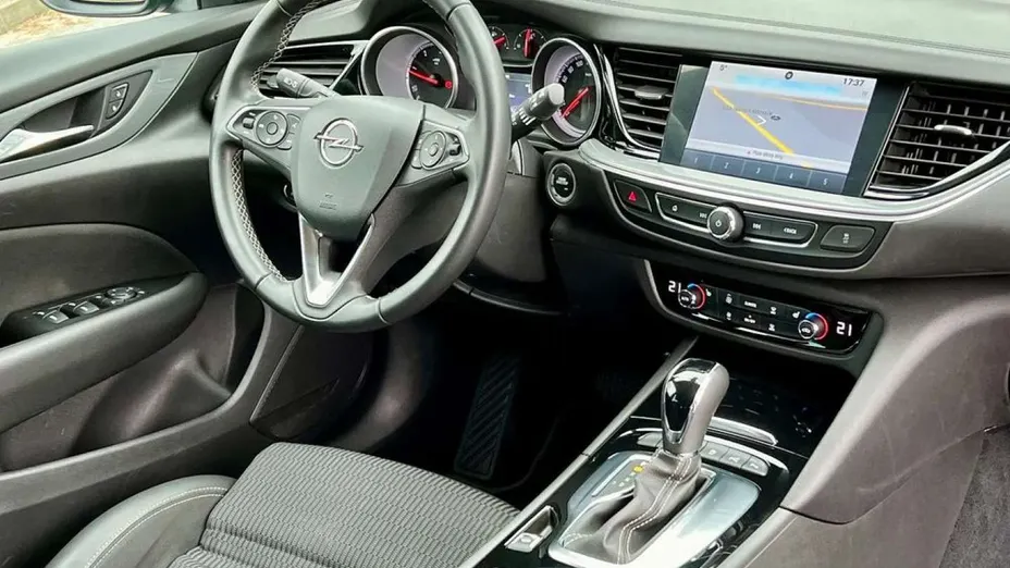 OPEL Insignia -