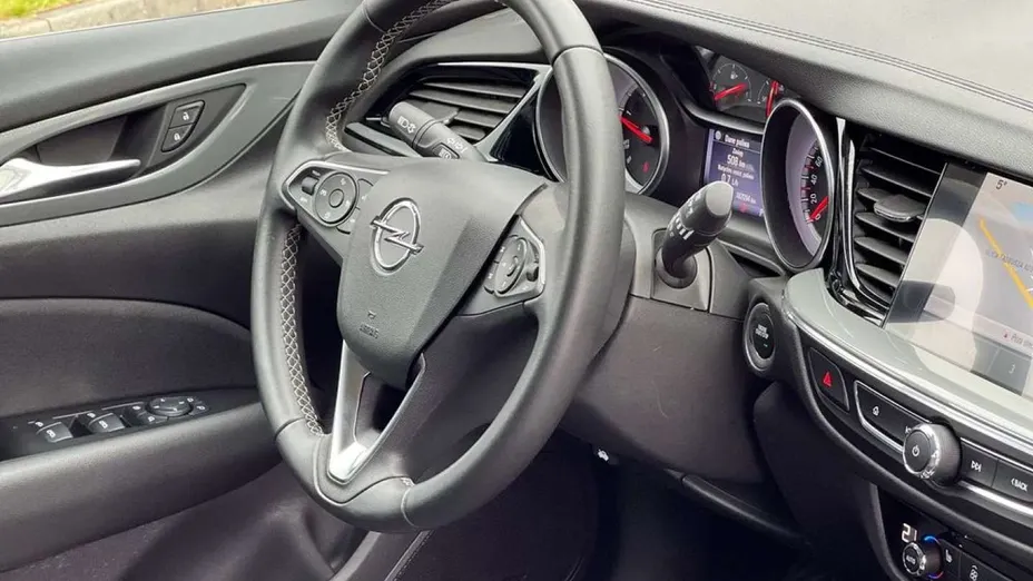 OPEL Insignia -
