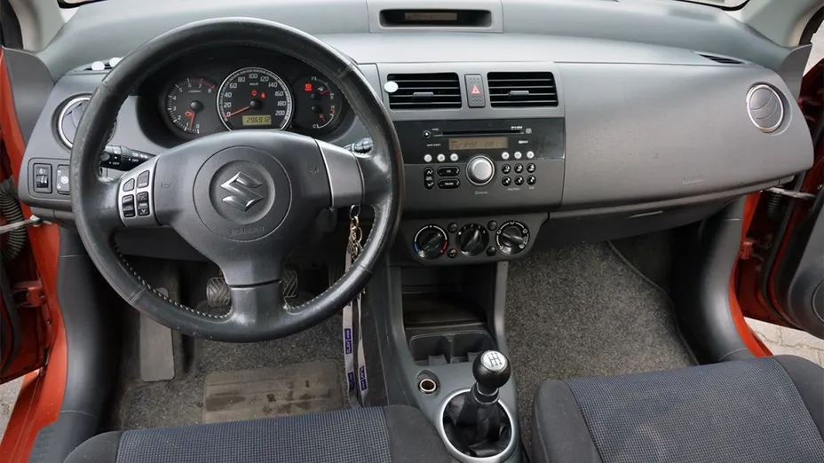 SUZUKI Swift -
