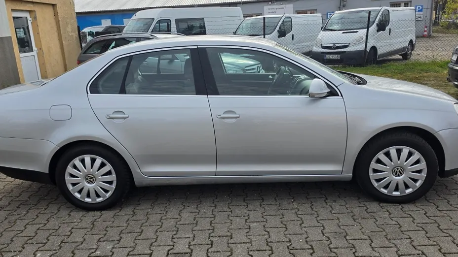 VOLKSWAGEN Jetta -