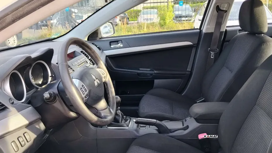 MITSUBISHI Lancer -