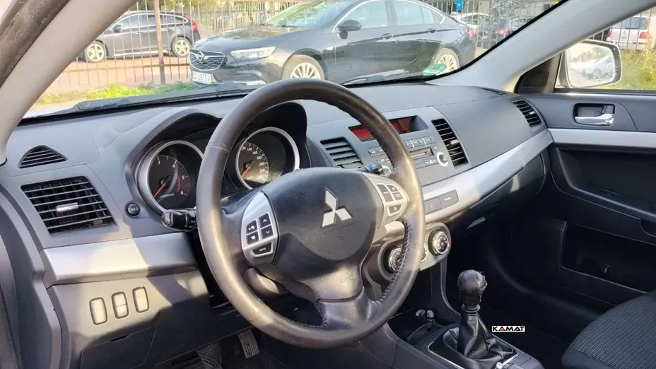 MITSUBISHI Lancer -