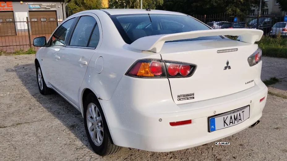 MITSUBISHI Lancer -