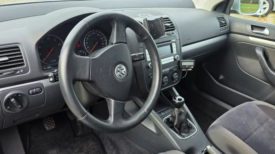 VOLKSWAGEN Jetta -