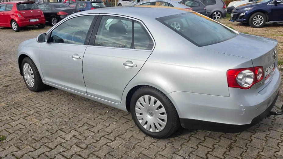 VOLKSWAGEN Jetta -