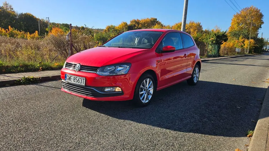 VOLKSWAGEN Polo -