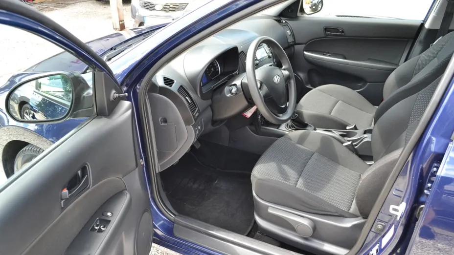 HYUNDAI i30 -