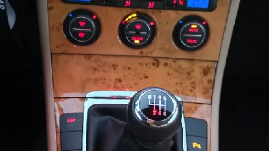 VOLKSWAGEN Passat -