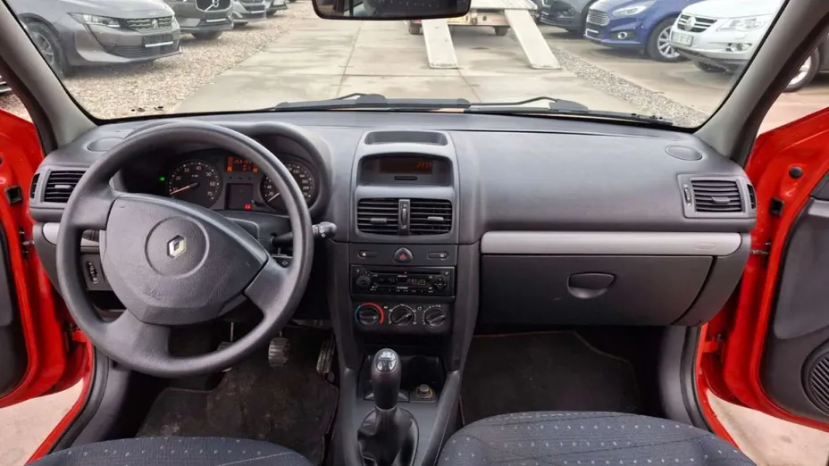 RENAULT Clio -