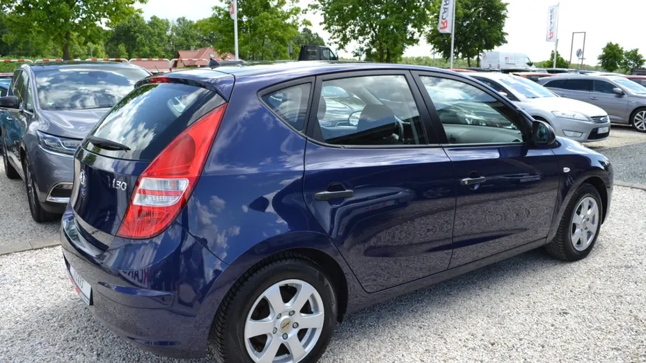 HYUNDAI i30 -