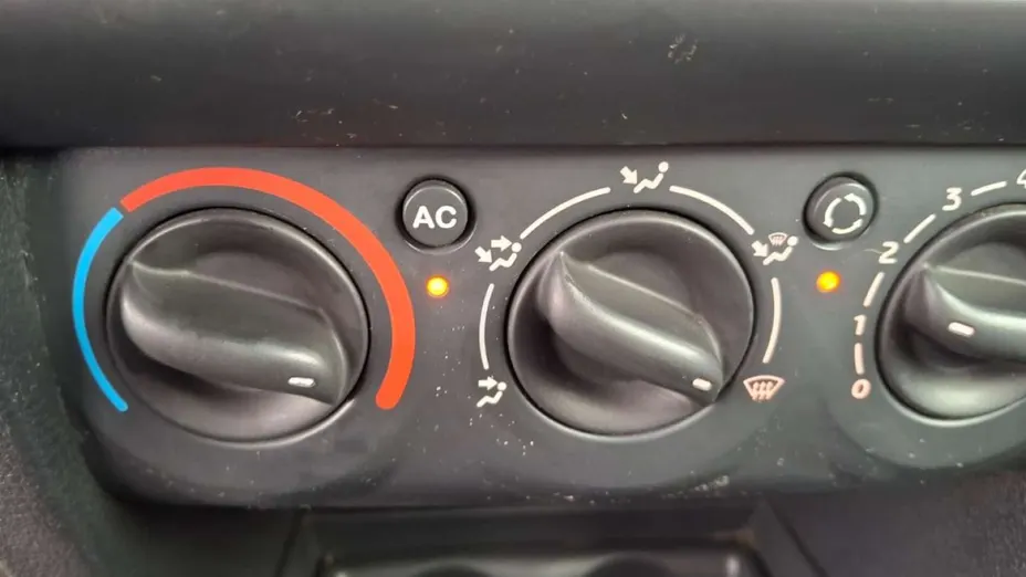 RENAULT Clio -